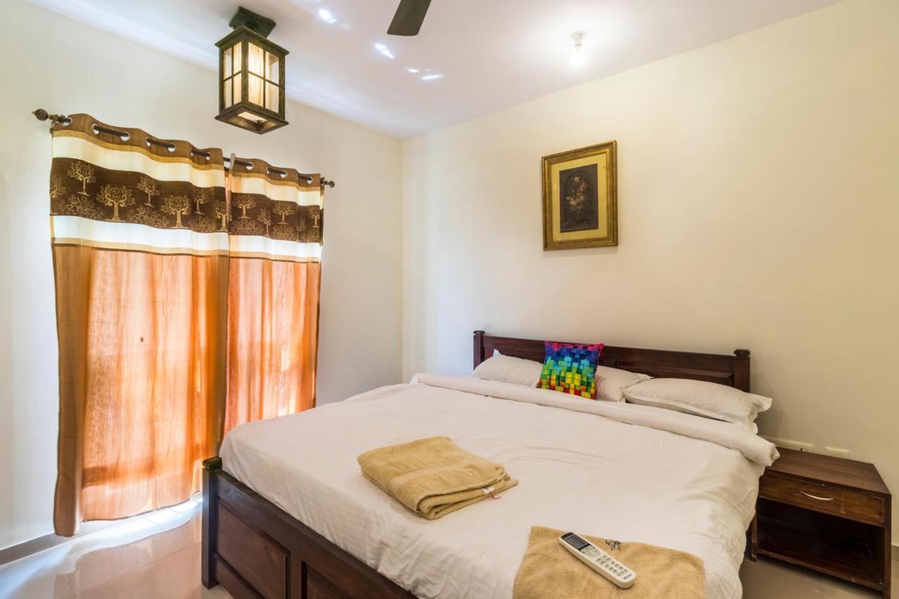 Ronnie's Studio Apartment Arpora Esterno foto