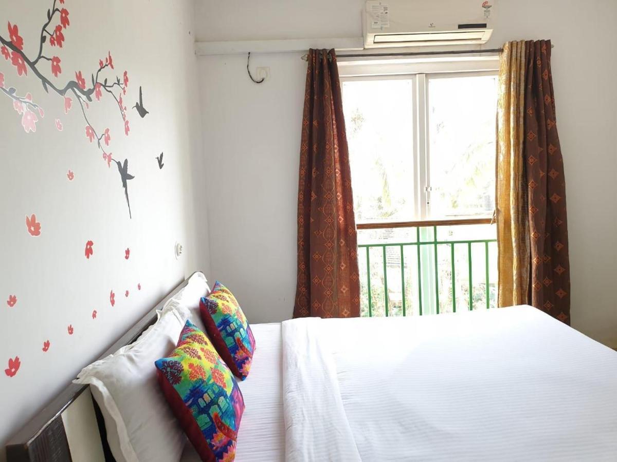 Ronnie's Studio Apartment Arpora Esterno foto