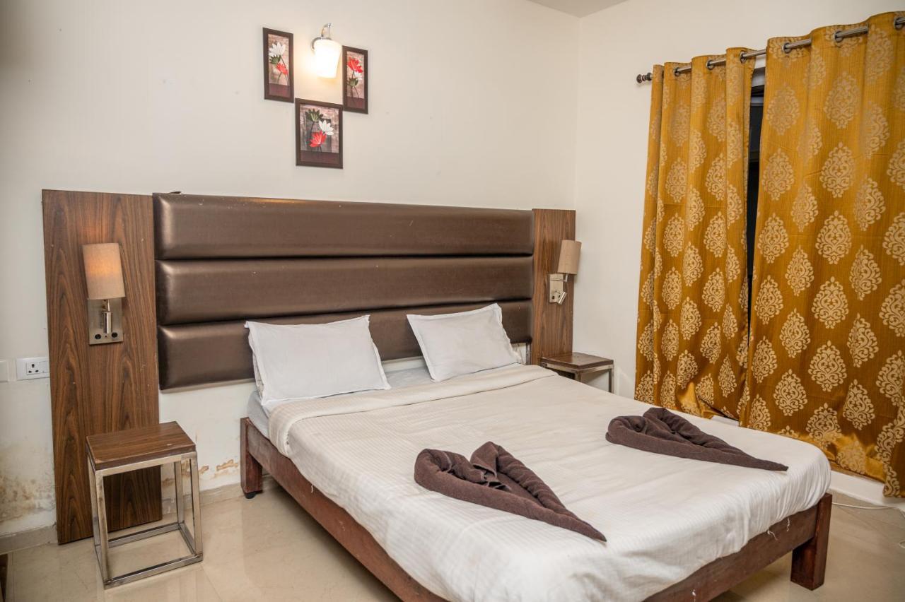 Ronnie's Studio Apartment Arpora Esterno foto