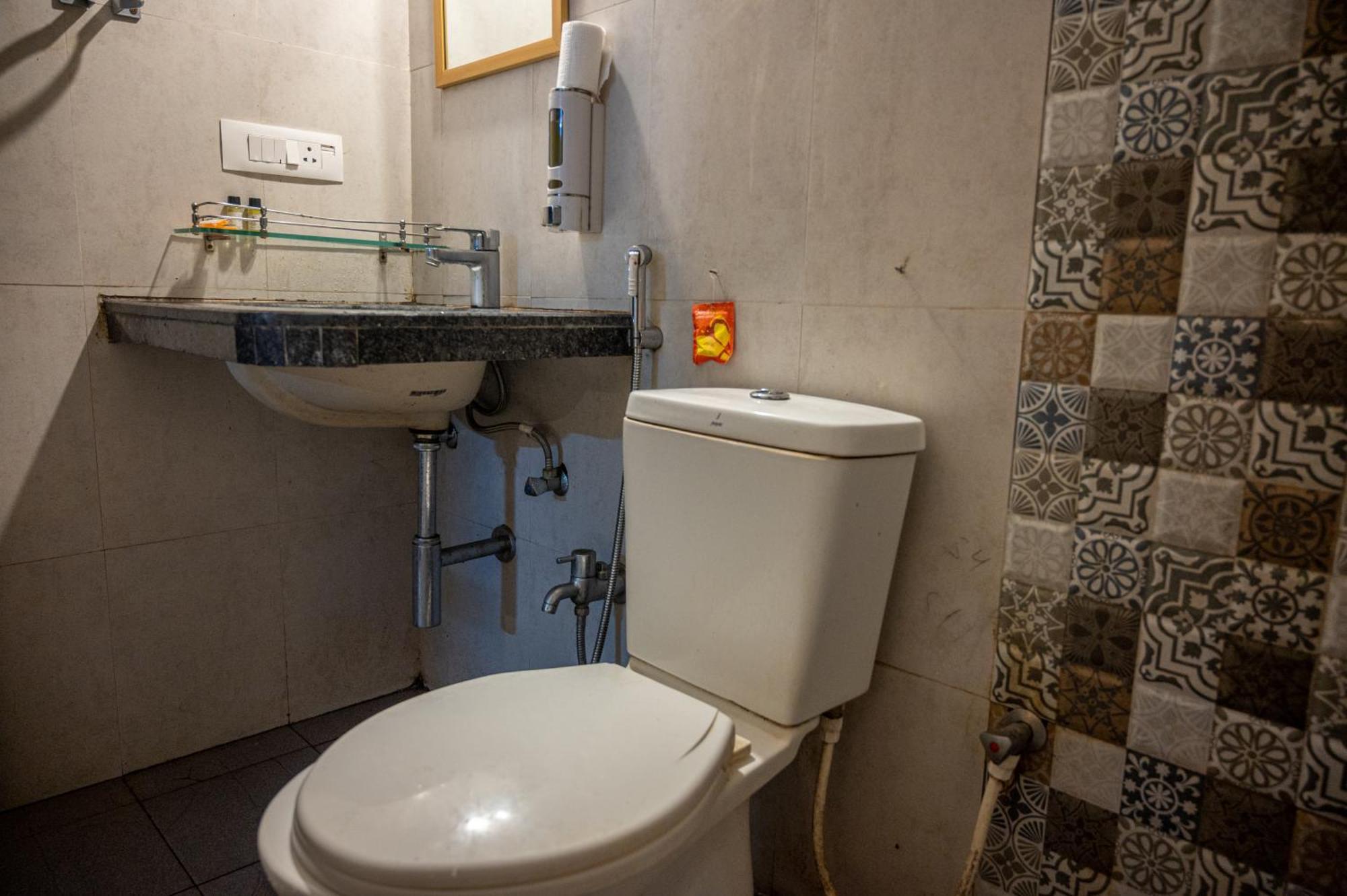 Ronnie's Studio Apartment Arpora Esterno foto