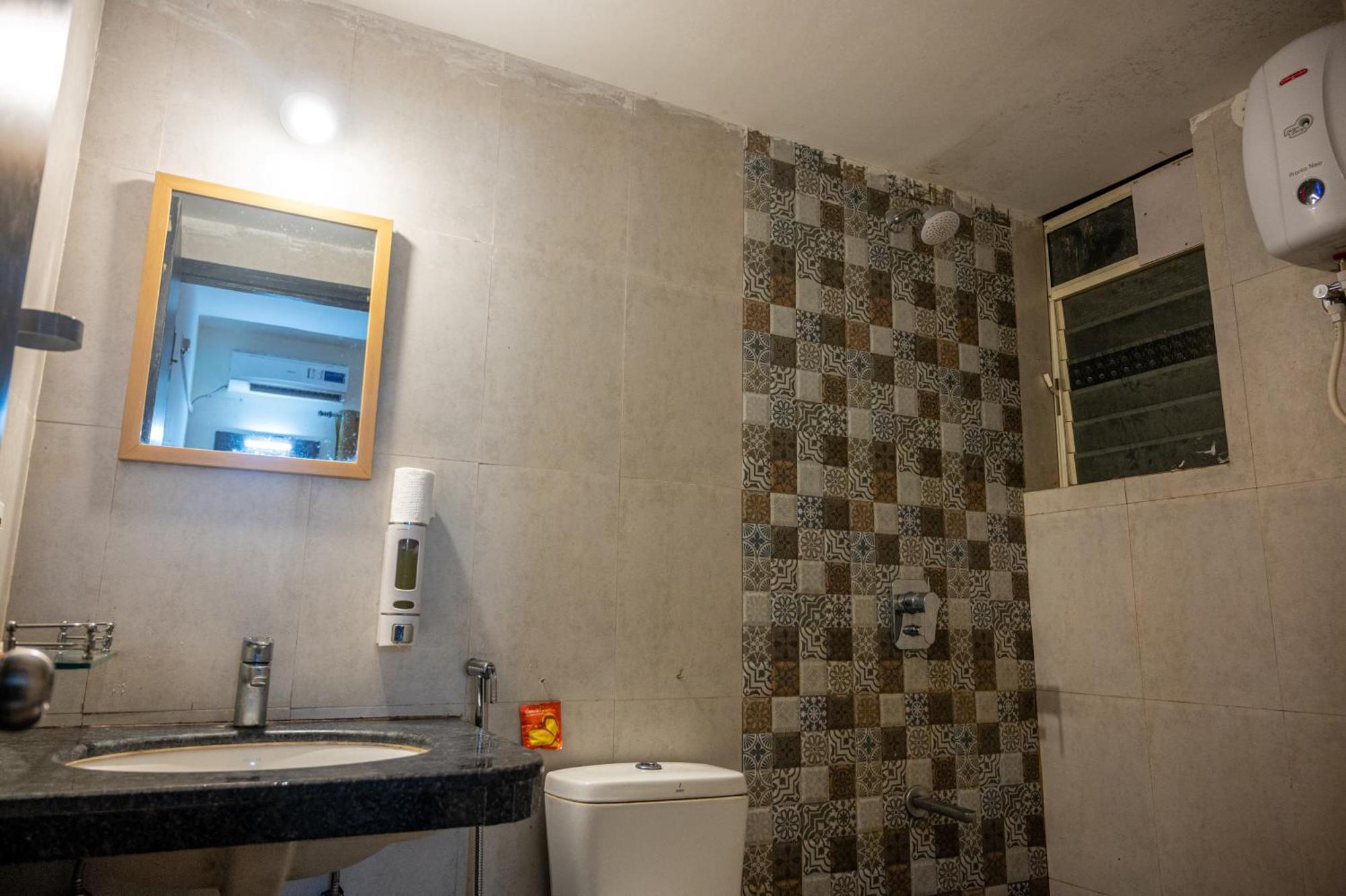 Ronnie's Studio Apartment Arpora Esterno foto