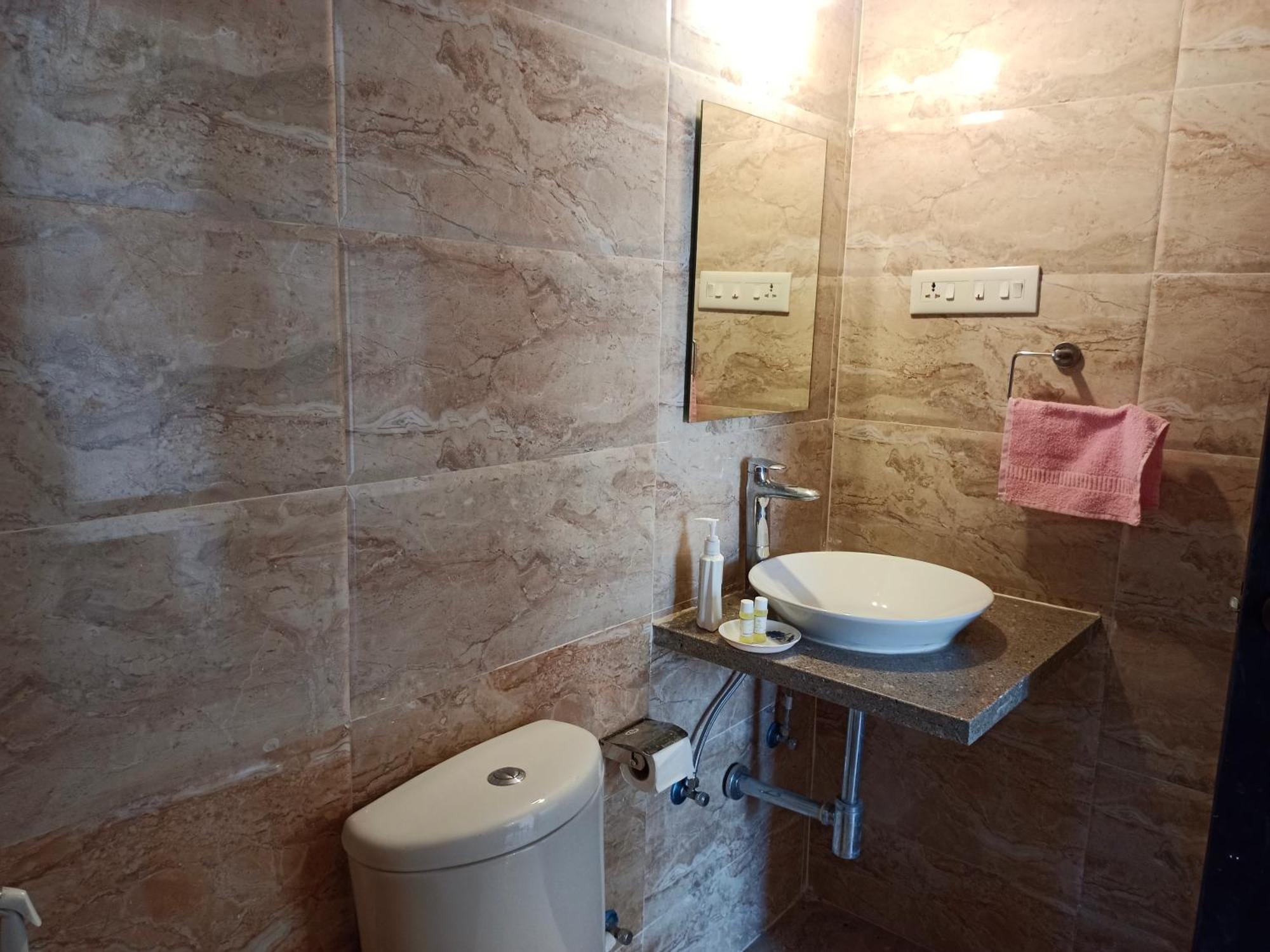 Ronnie's Studio Apartment Arpora Esterno foto